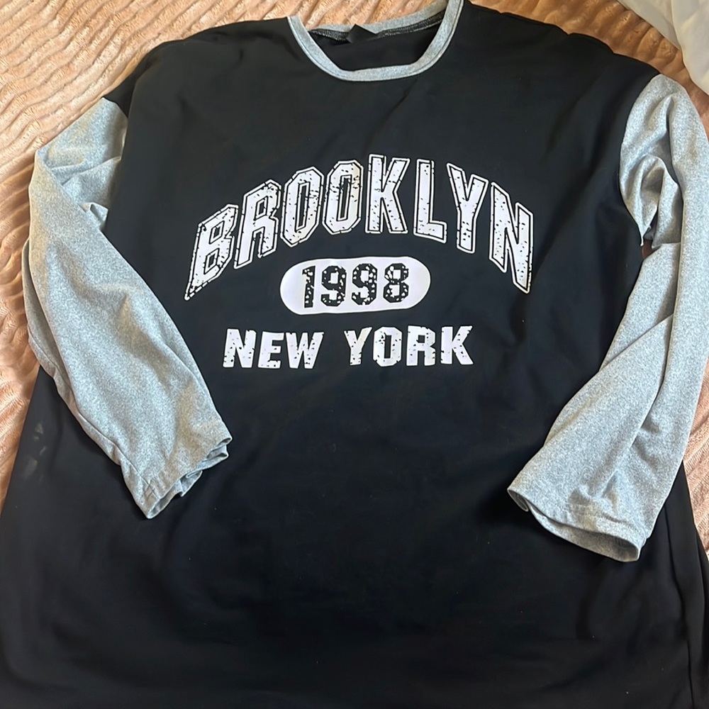 This is a XS long sleeve baseball Tee from Shein
